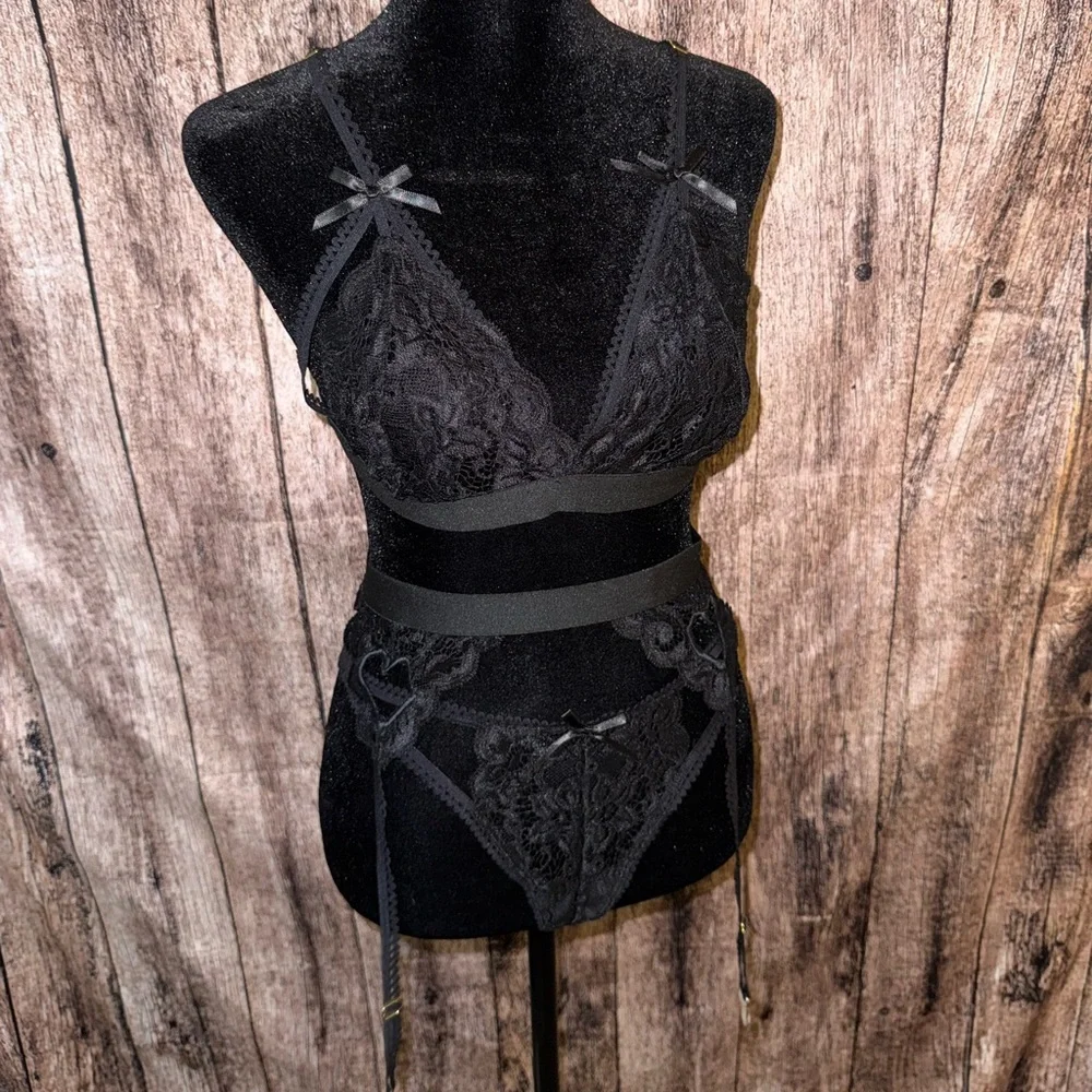 RSlove lingirie set with heart and lace detail